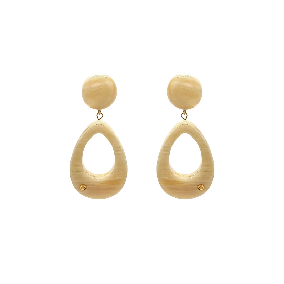 Boucles d’oreilles pendantes en acétate avec cabochon rond et goutte suspendue couleur ivoire, bijou tendance et léger.